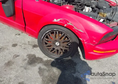 2008 Ford Mustang V6 Deluxe/V6 Premium z USA, uszkodzony, nr VIN 1ZVHT80N185150814